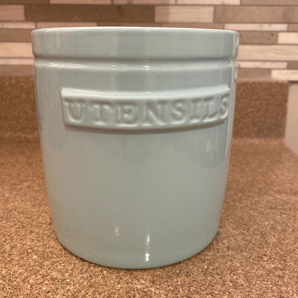 Utensil crock